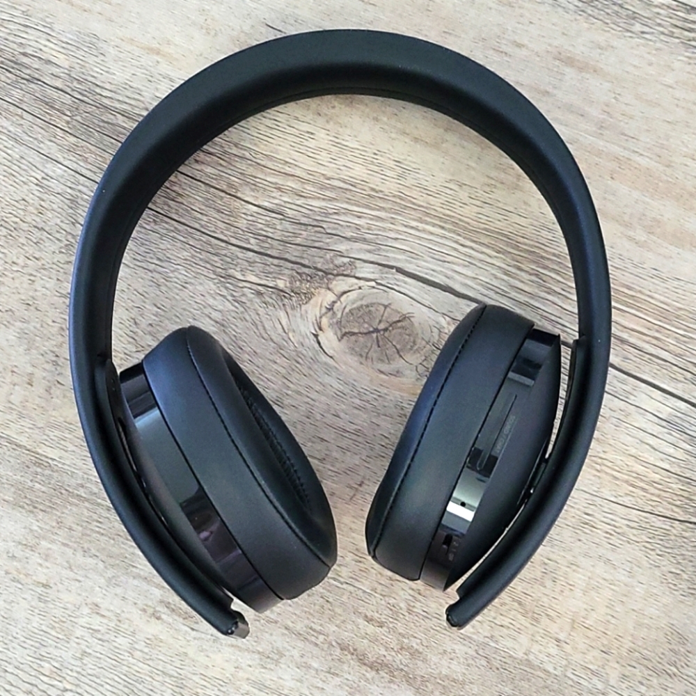 PLAYSTATION wireless gaming headset